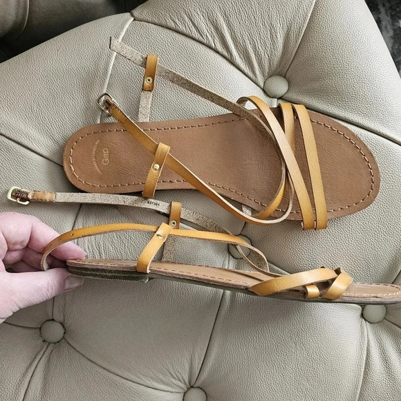GAP Flat Sandals Tan  Ankle Strap Brown Size 8 - Picture 2 of 4
